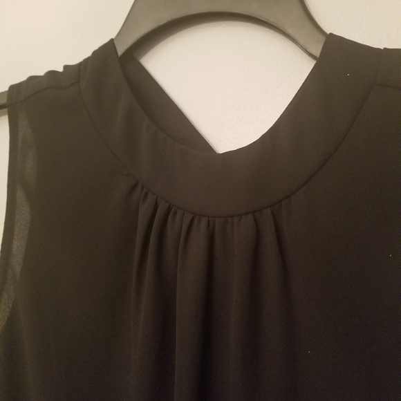 Lovely summer sleeveless top - Picture 1 of 3